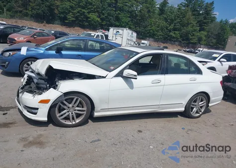 2013 Mercedes-Benz C 300 Luxury 4Matic/Sport 4Matic from USA, damaged, VIN WDDGF8AB7DR280115